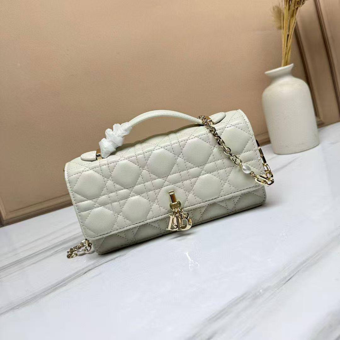 Dior
master💓
270 dhs✅

Zain153
♥️♥️♥️