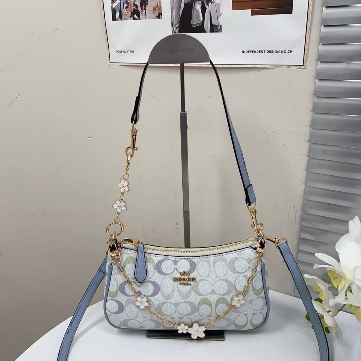 Coach 

With chain pendant

70 dhs🇦🇪🇦🇪

Zain232
♥️♥️♥️