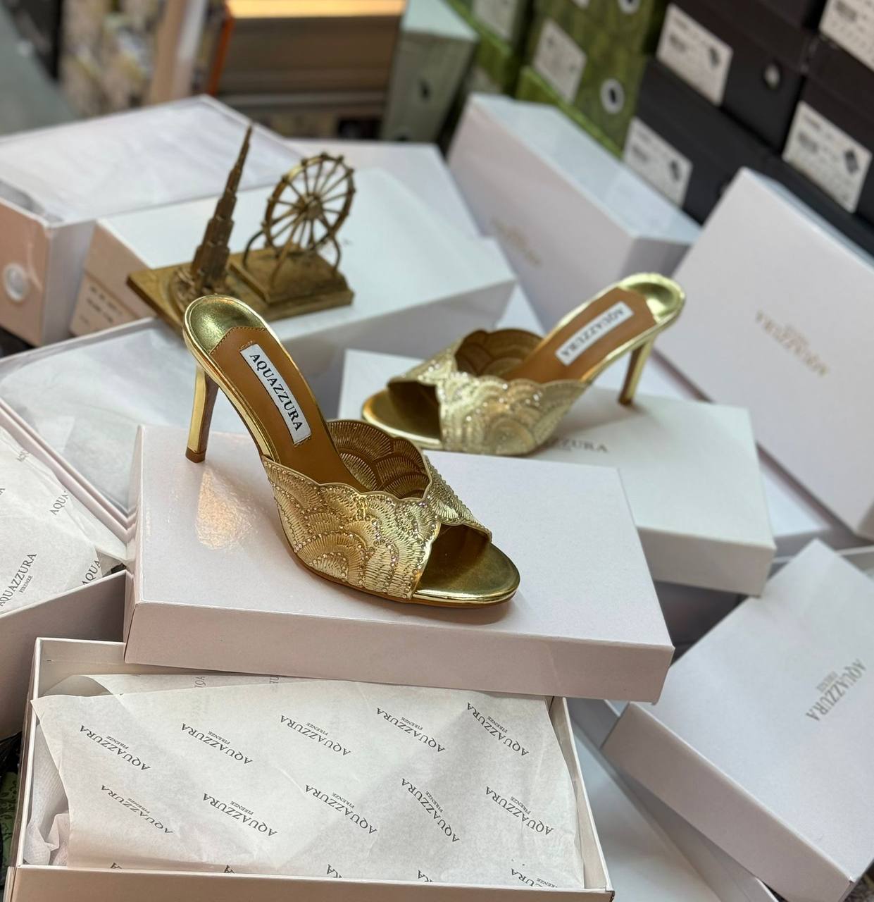 New Aquazzura 

Size  .  36.  to 41

170 dhs💓

Zain80
♥️♥️♥️
