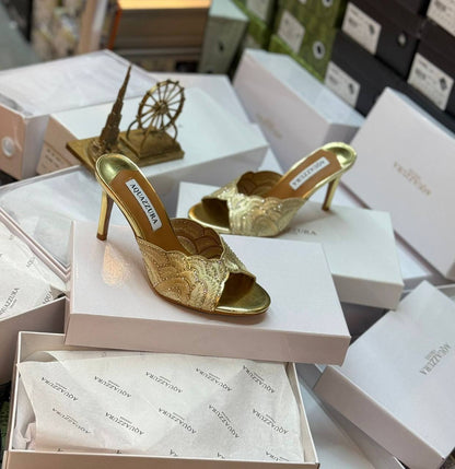 New Aquazzura 

Size  .  36.  to 41

170 dhs💓

Zain80
♥️♥️♥️