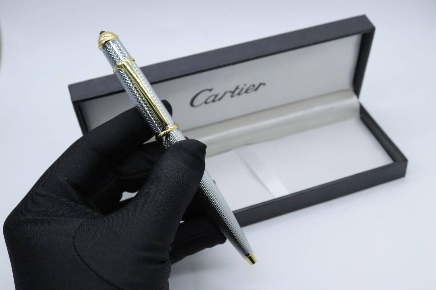 Cartier Pen 

60 dhs🌺

With Box
🎁🎁🎁

Zain33
♥️♥️♥️