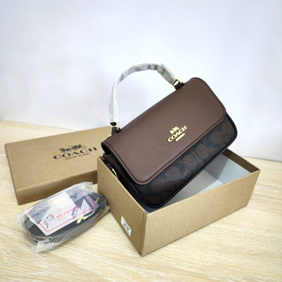 Coach
85 dhs🪙🌨️ 

high quality 

with box
🎁🎁🎁

Zain26
♥️♥️♥️