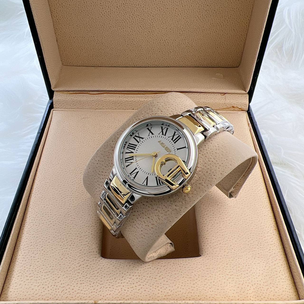 Ladies watch 
60 dhs🇦🇪

Zain45
♥️♥️♥️