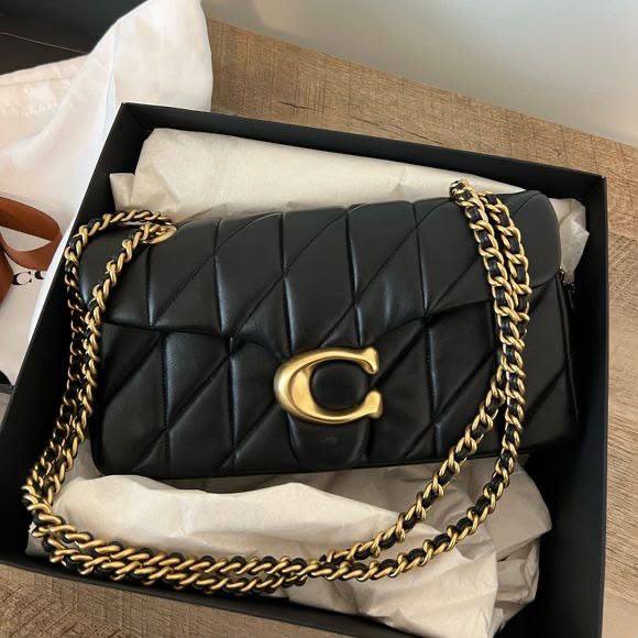 Coach

100 dhs🇦🇪🇦🇪

With box

Zain219
♥️♥️♥️