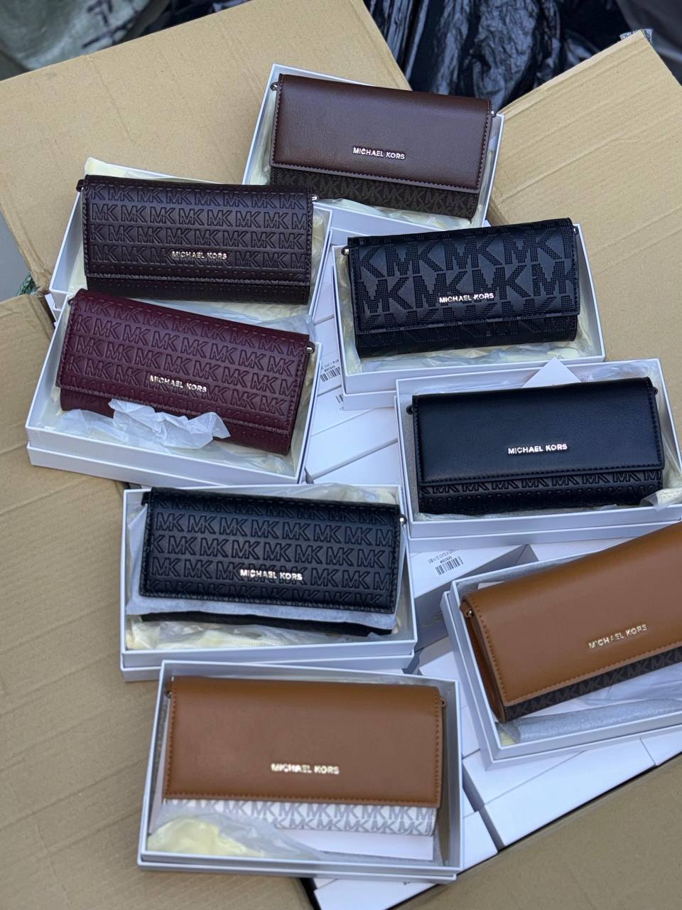 Mk 

with box🎁🎁🎁

90 dhs💓

Zain175
♥️♥️♥️