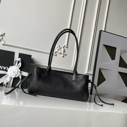 Chanel Grained Calfskin Stitched Urban Essentials Small Shopping Bag✅*
*Size 30cm*
For Price 👇 WhatsApp✅
0568585901 
0507557372
0552275751 Owner Zain 👌

Zain274
♥️♥️♥️