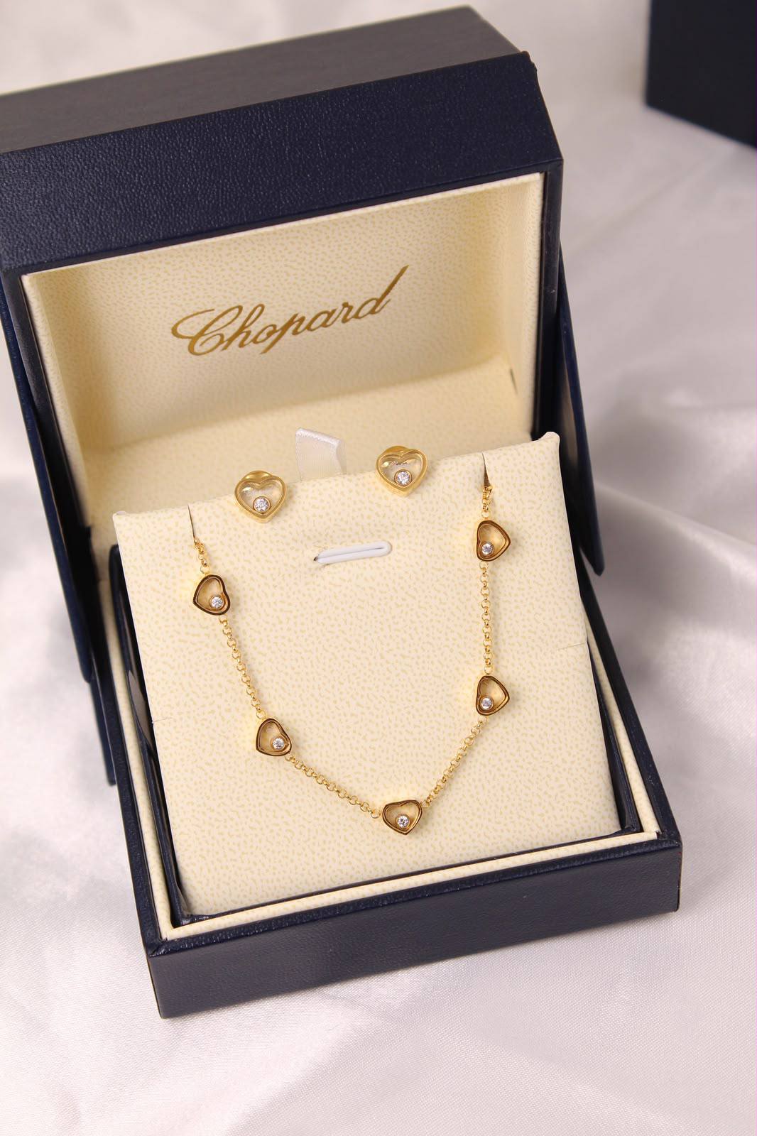 Chopard

 Happy Diamond Choker Necklace & EARINGS
🆕🎉🥳🎊🆕
💮18K gold , white Gold & Chmpn Gold Plated

Super Master Quality 

200 dhs🇦🇪 with normal box

225 dhs🇦🇪. Original Packing 🎁

Zain209
♥️♥️♥️