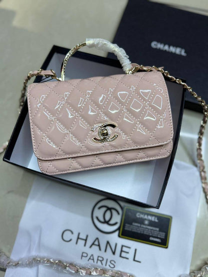 🌟 Chanel 24P
1️⃣ First quality +🎁
Size : 22 * 16 * 7 cm
85 dhs💓
with box 🎁

Zain115
♥️♥️♥️