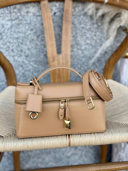 LORO PIANA
22cm
350 dhs❤️
Top quality
With box🎁

Zain167
♥️♥️♥️