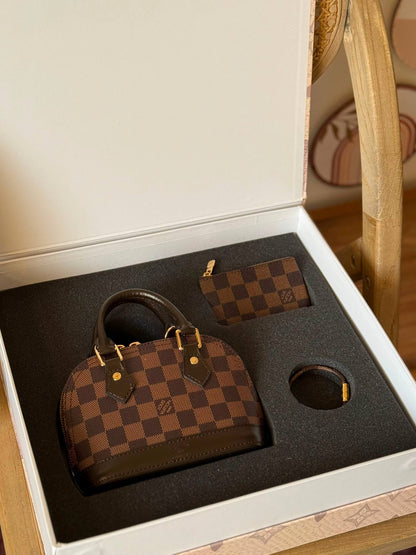 LV
17cm
400 dhs🇦🇪🇦🇪

FULL SETT(GIFT BOX)
MASTER QUALITY
With box

Zain167
♥️♥️♥️