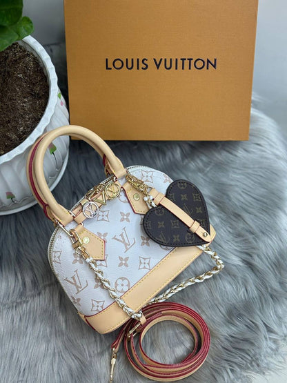 LV ALMA
SIZE  ……… 20CM 
100 dhs✅
With BOX
🎁🎁🎁

Zain244
♥️♥️♥️
