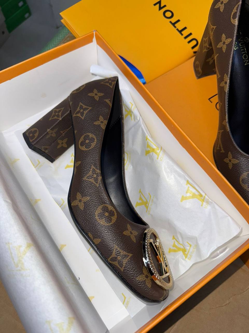 LV
Size 36 to 41
120 dhs✅

Zain175
♥️♥️♥️