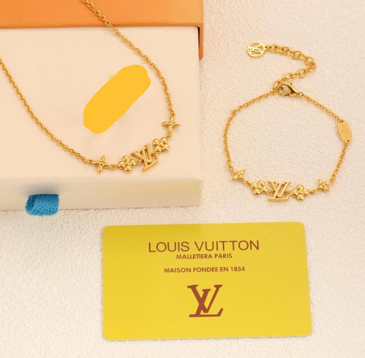 LV Sets
           _Necklace_
           _Bracelet_
  
105 dhs🪙🌨️
          _Each_
*WITH BOX AND PAPER 
🎁🎁🎁
BAG*✨✅

Zain89
♥️♥️♥️
