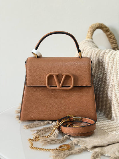 Valentino 
Super master quality aaa

For Price 👇 WhatsApp✅
0568585901 
0507557372
0552275751 Owner Zain 👌

Zain315
♥️♥️♥️