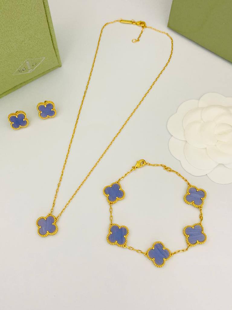 VCA SET 
NECKLACE 
BRACELET 
EARRINGS
150 DHS✅
 WITH BOX AND PAPER BAG🛍️🎁
SEPARATE

Zain89
♥️♥️♥️