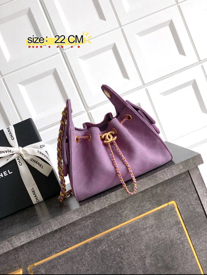 CHANEL HOBO
110 dhs❣️

with box 
🎁🎁🎁

 Big size : 22 CM

Zain38
♥️♥️♥️