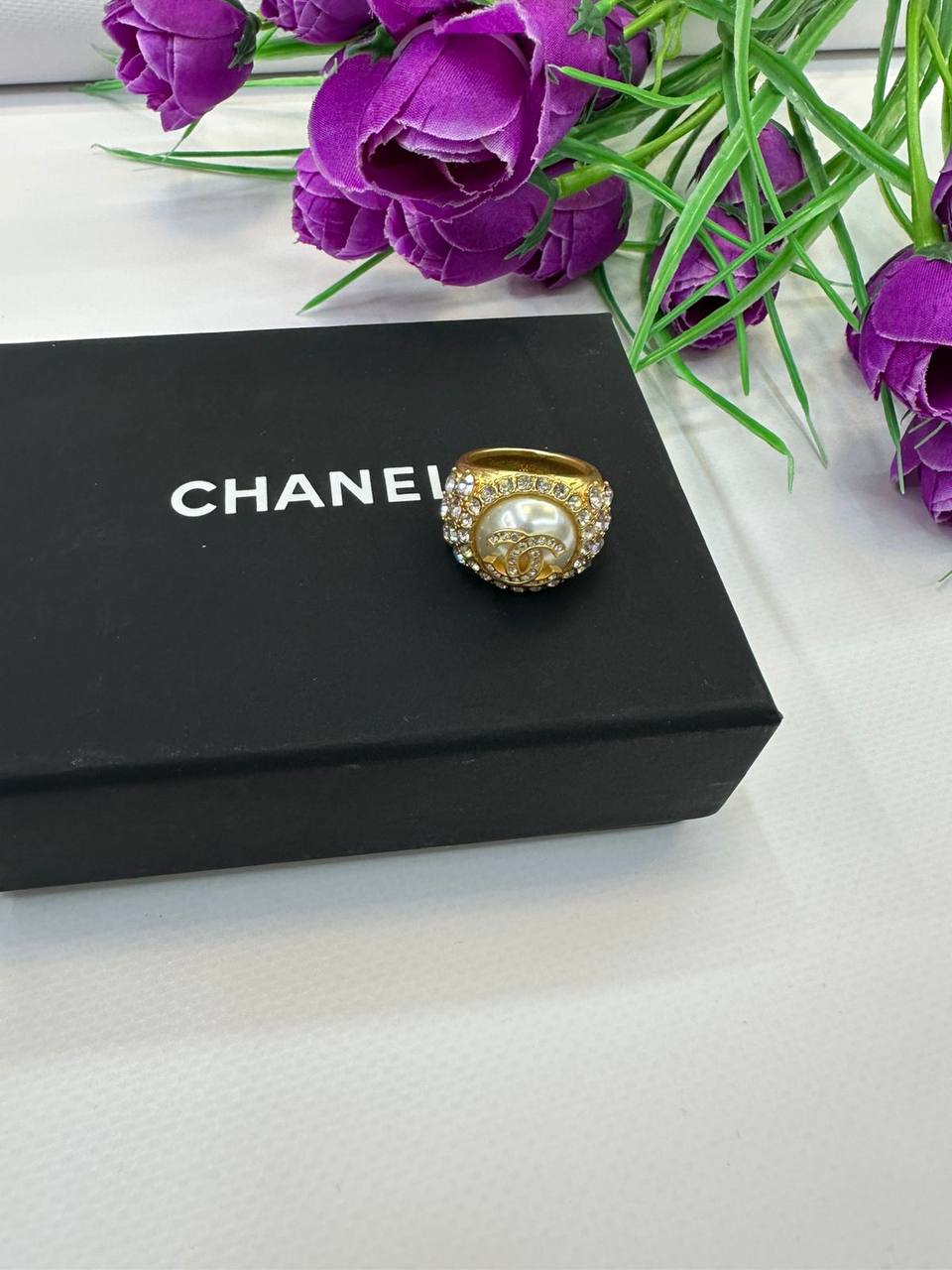 CHANEL ❤️‍🔥*
Ring 💍 
Available size 6,7,8,9
Master quality 💯
With normal boxes 🗃️ 
50 dhs✅
With master box 📦 
65 dhs✅

Zain216
♥️♥️♥️