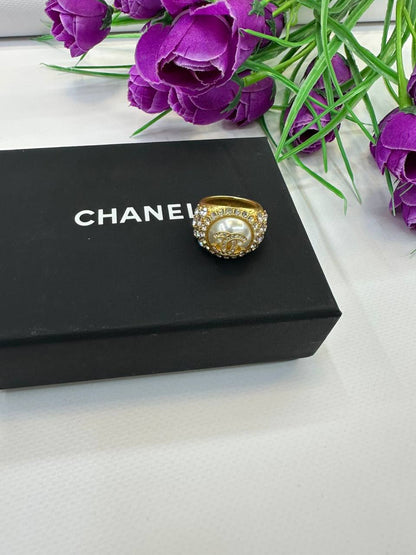 CHANEL ❤️‍🔥*
Ring 💍 
Available size 6,7,8,9
Master quality 💯
With normal boxes 🗃️ 
50 dhs✅
With master box 📦 
65 dhs✅

Zain216
♥️♥️♥️