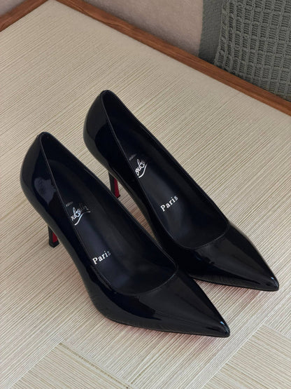 CHRISTIAN LABUTAN 
QUALITY:SUPER MASTER 😍💥
SIZE:36 TO 42🥰

490 dhs✅

Zain319
♥️♥️♥️