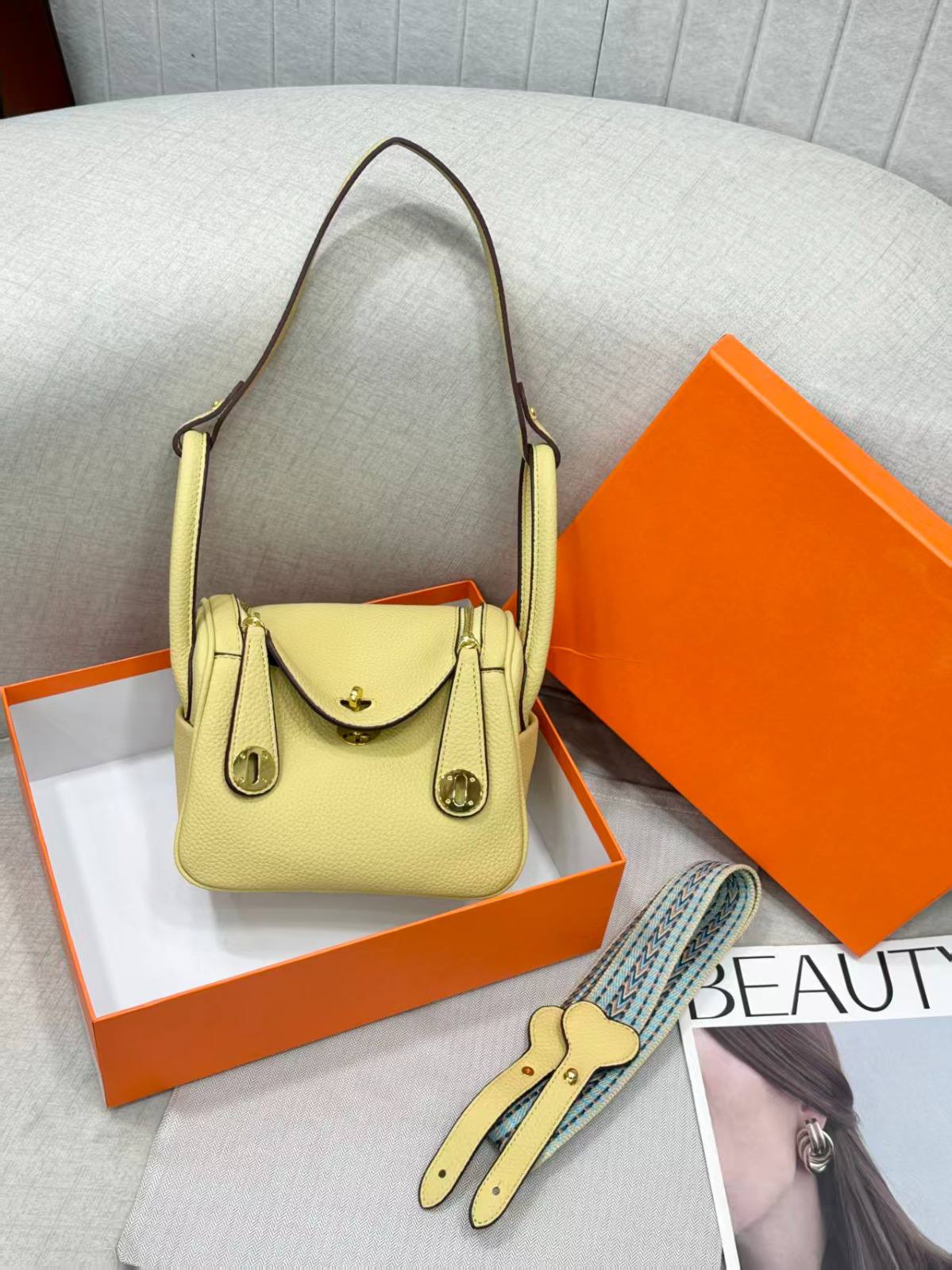 HERMES

Best quality 

with box
120 dhs🇦🇪🇦🇪

size 20CM

Zain290
♥️♥️♥️