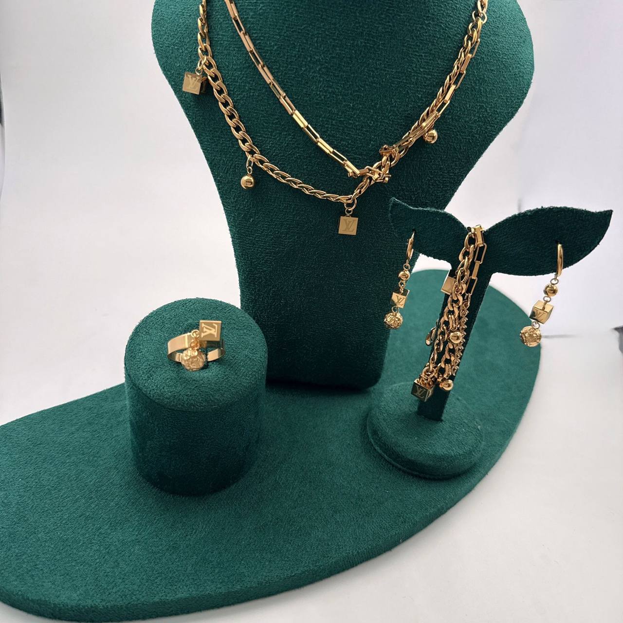 one Set Accessories
50 dhs🇦🇪

Zain45
♥️♥️♥️