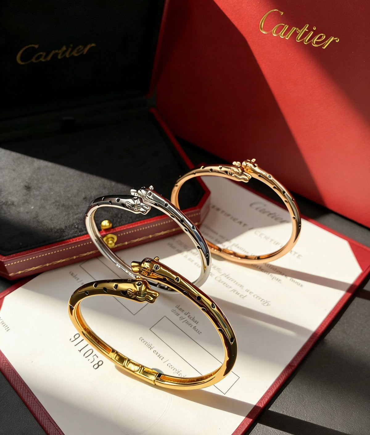CARTIER BANGLE 
MASTER✨💫
80 dhs🇦🇪🇦🇪

 WITH BOX AND PAPER BAG🛍️🎁

Zain89
♥️♥️♥️