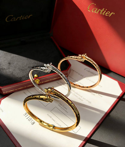 CARTIER BANGLE 
MASTER✨💫
80 dhs🇦🇪🇦🇪

 WITH BOX AND PAPER BAG🛍️🎁

Zain89
♥️♥️♥️