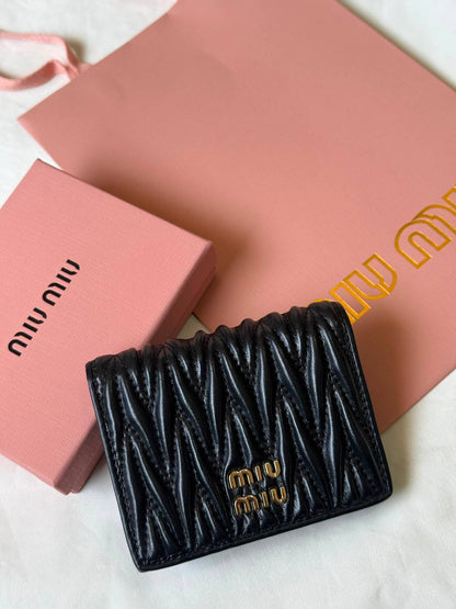 Miu miu

320 dhs🇦🇪🇦🇪🇦🇪

Zain275
♥️♥️♥️