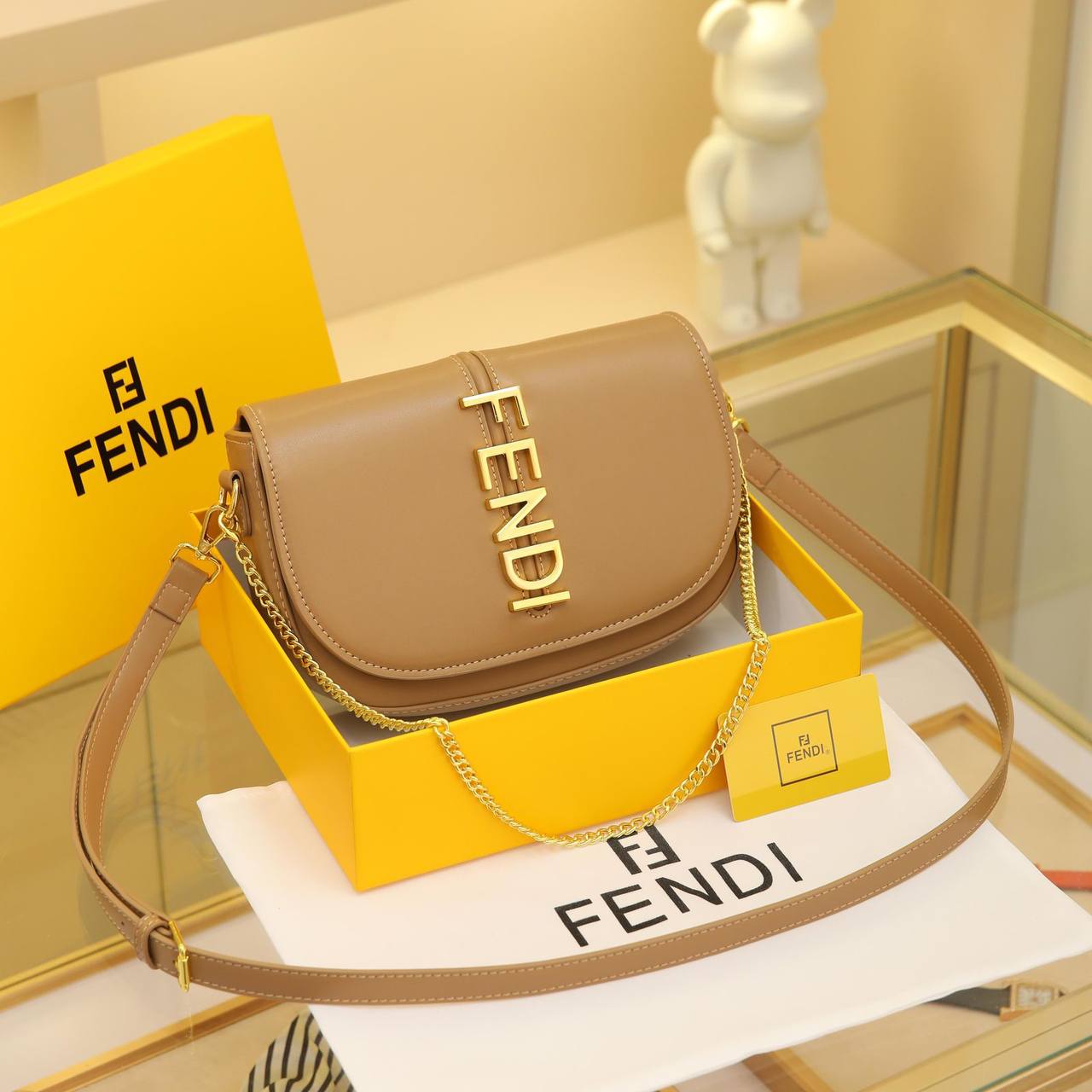Fendi 
SIZE  ……… 24CM 
95 dhs🪙🖤

with box
🎁🎁🎁

Zain51
♥️♥️♥️