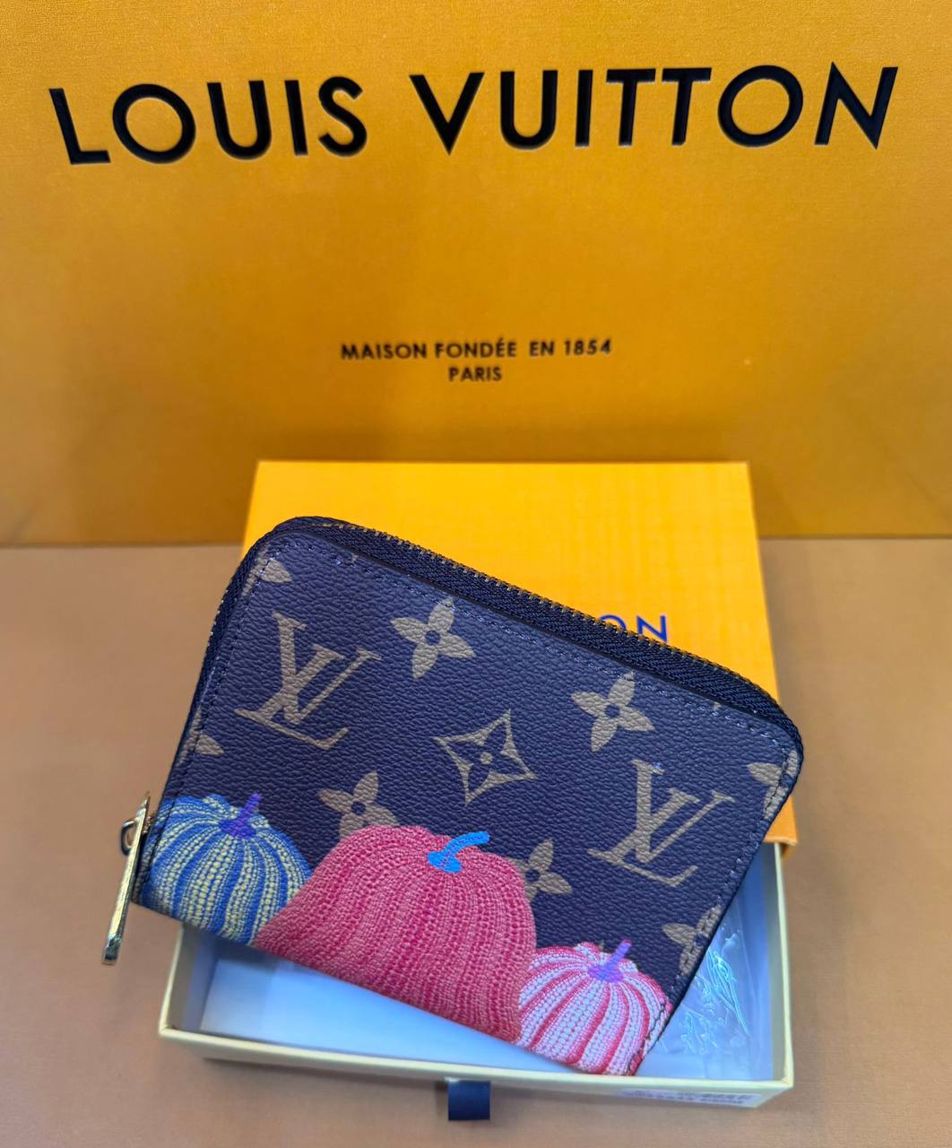 LV

With box 
🎁🎁🎁

35 dhs✅

Zain93
♥️♥️♥️