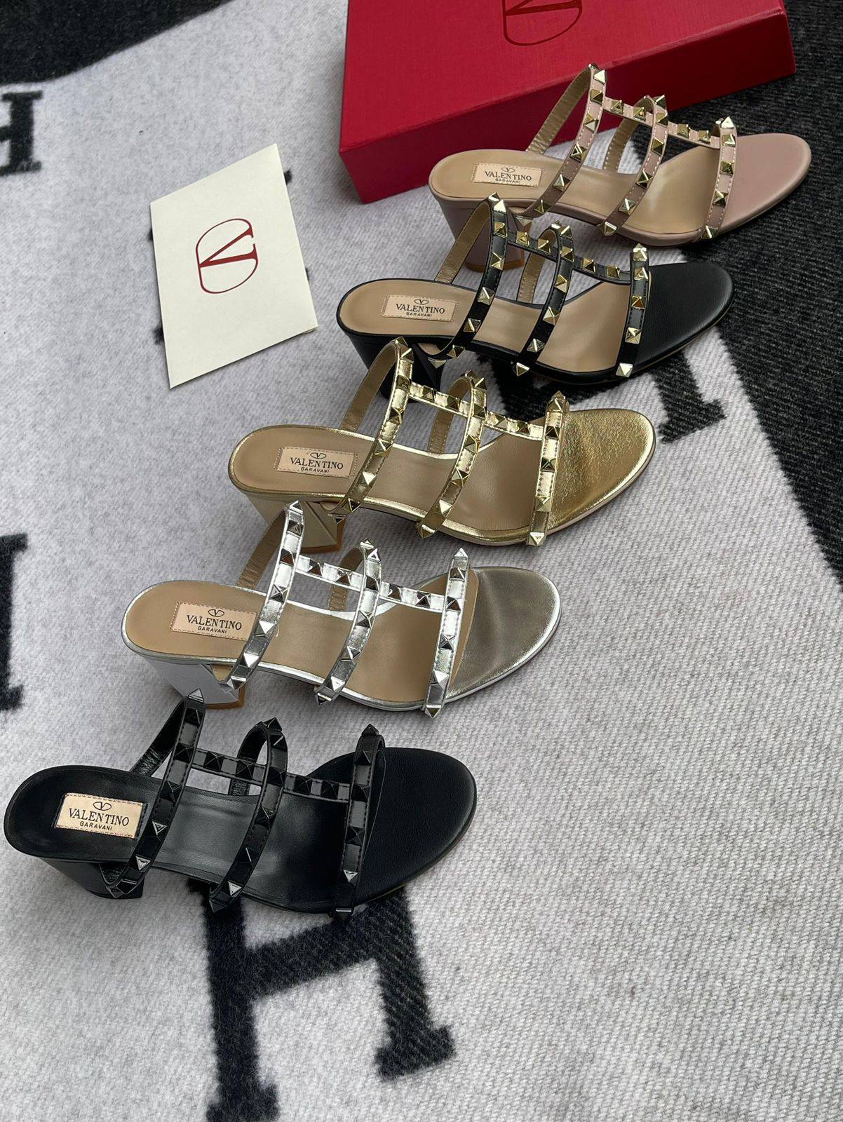 Valentino
SuperMaster Quality 💯
450 dhs🌺
Size:36-41💥

Zain171
♥️♥️♥️
