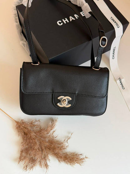 Chanel

240 dhs 

Zain134
♥️♥️♥️
