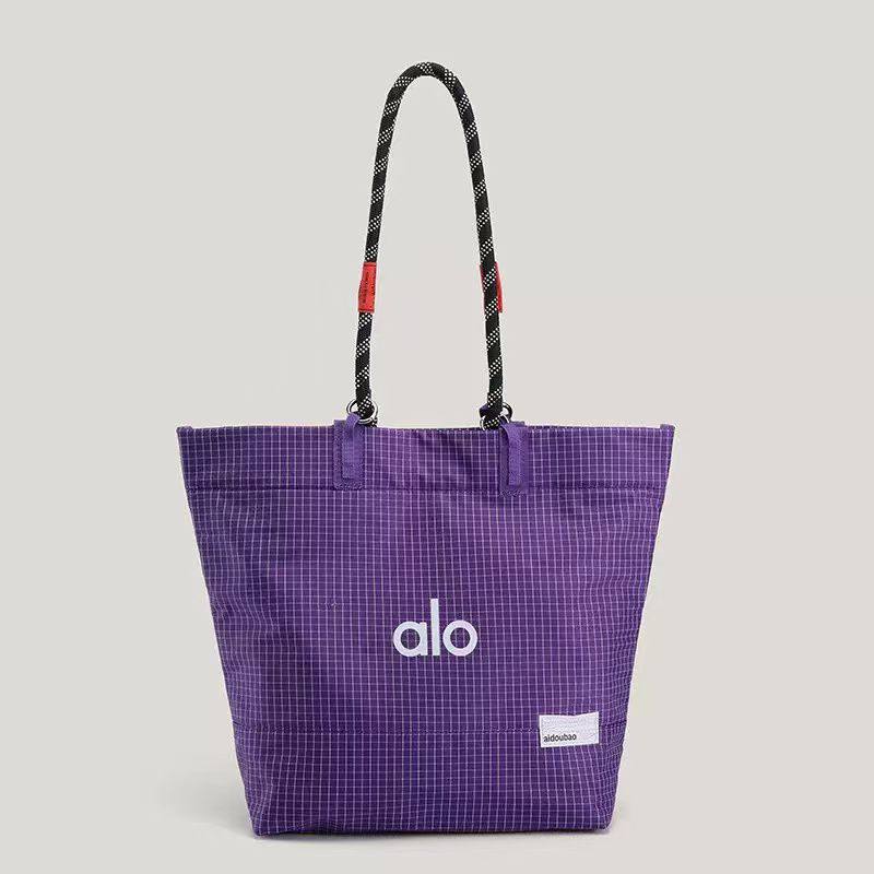 Alo
Size :45×19×40
65 dhs🪙🌨️

Zain114
♥️♥️♥️