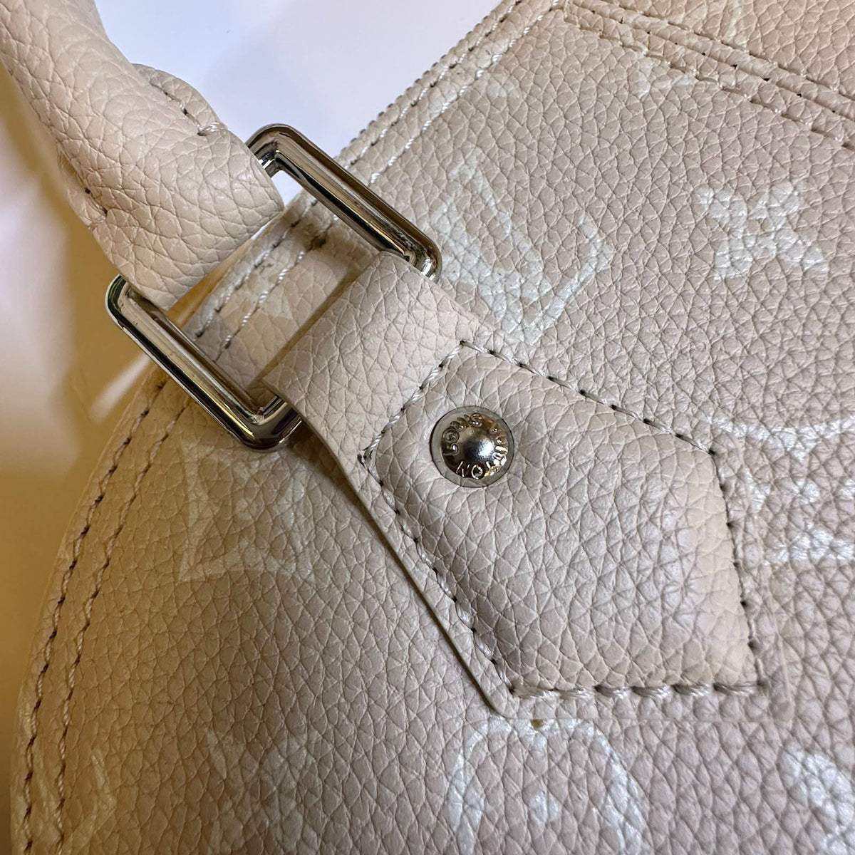 LOUIS VUITTON 

NEW CAME 

MASTER QUALITY 
285 dhs🇦🇪🇦🇪

Zain295 
♥️♥️♥️
