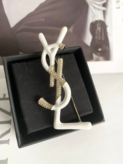 Master Brooch 
60 dhs🪙💕

Zain89
♥️♥️♥️