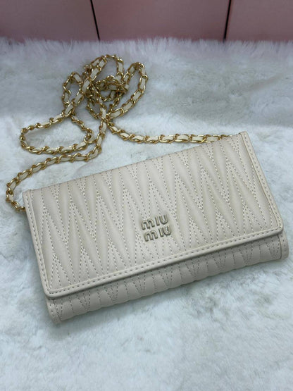 NEW CAME 
MIU MIU BAG
GOOD QUALITY 
45 dhs❣️

WITHBOX
🎁🎁🎁

SIZE- 20*12*3

Zain40
♥️♥️♥️