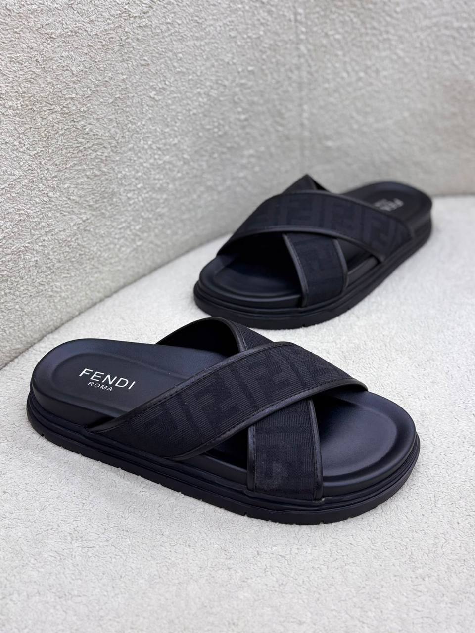 Fendi men slipper
120 dhs🇦🇪🇦🇪
Size 40-46

Zain55
♥️♥️♥️