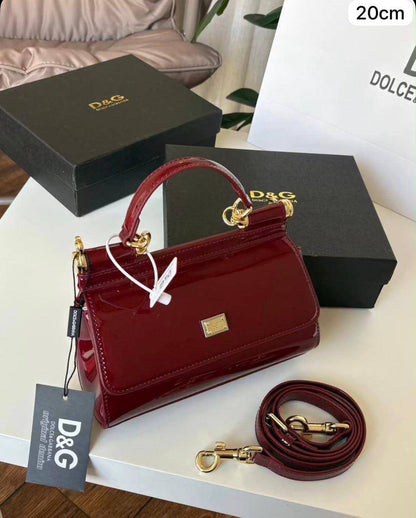❤️ CK / Chanel / D&G

1️⃣ First quality

Size : 28 ~ 20 * 15 cm
95 dhs🇦🇪🇦🇪

Zain115
♥️♥️♥️