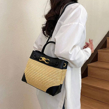 BOTTEGA VENETA 
GOOD QUALITY 

WITH BOX  
🎁🎁🎁

120 dhs✅
SIZE: 25cm

Zain39
♥️♥️♥️