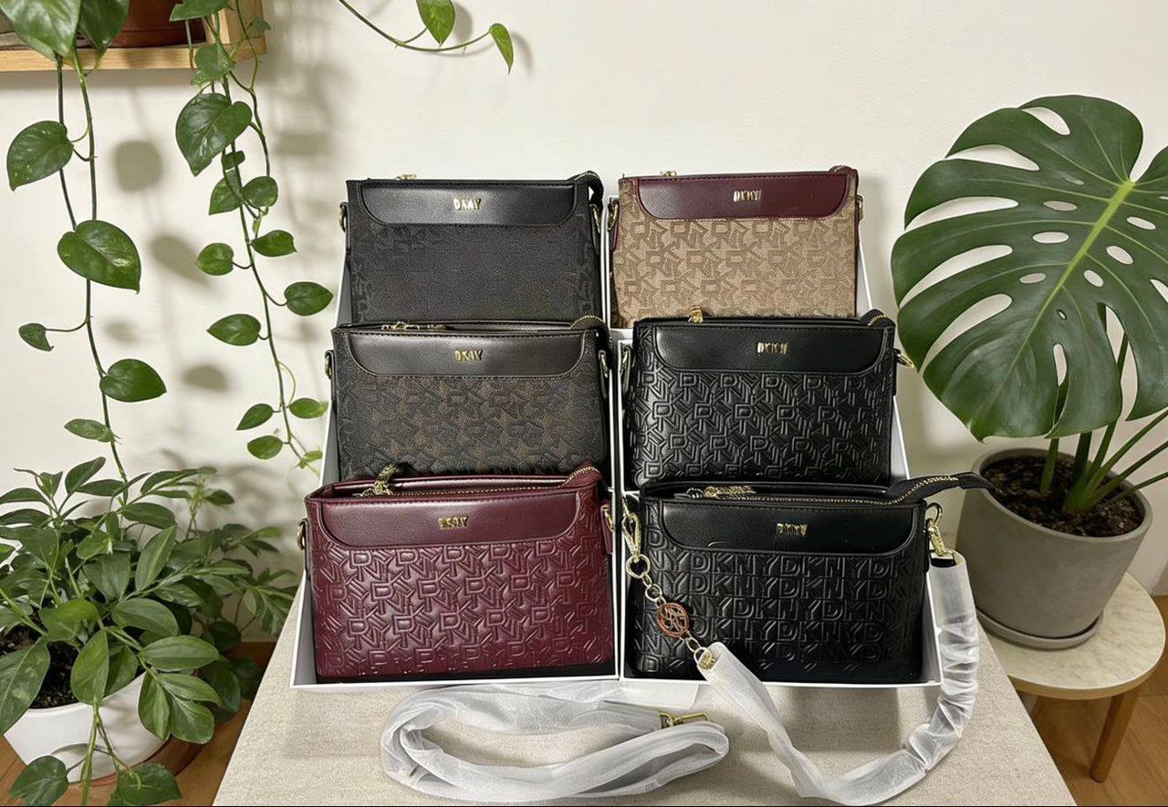 DKNY
100 dhs🪙🌨️
SIZE：22cm

good quality 

with box
🎁🎁🎁

Zain35
♥️♥️♥️