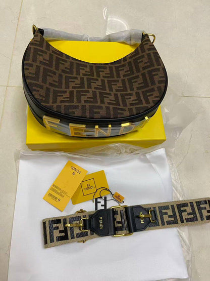 Fendi
100 dhs🌺
SIZE：big
Good-quality 

with box
🎁🎁🎁

Zain35
♥️♥️♥️