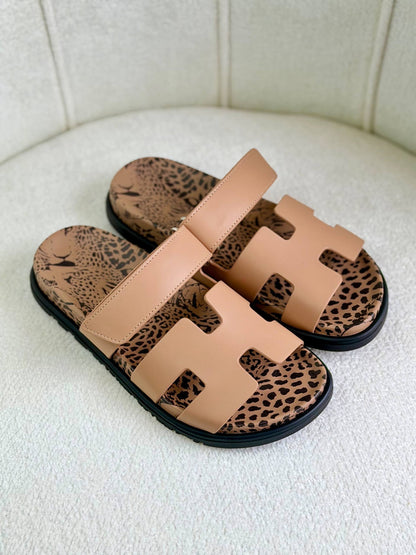 hermes
Super *AAA* *+* Quality 💯

With original packing🎁🎁

SIZE:36and42
Available now
430 dhs🇦🇪🇦🇪🇦🇪

Zain309
♥️♥️♥️