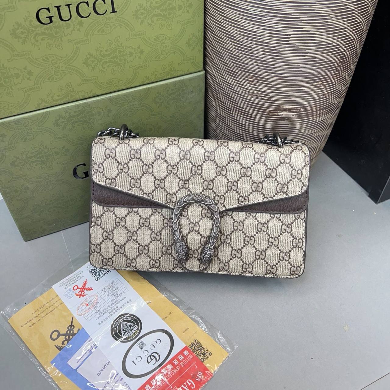 Gucci ᴅɪᴏɴʏsᴜs
ғʟᴀᴘ sʟɪɴɢ ʙᴀɢ
ᴍᴇᴛᴀʟ sɪʟᴠᴇʀ ʜᴀʀᴅᴡᴀʀᴇ
sɪᴢᴇ : 25 cm

ᴡɪᴛʜ BOX
🎁🎁🎁

75 dhs✅

Zain31
♥️♥️♥️