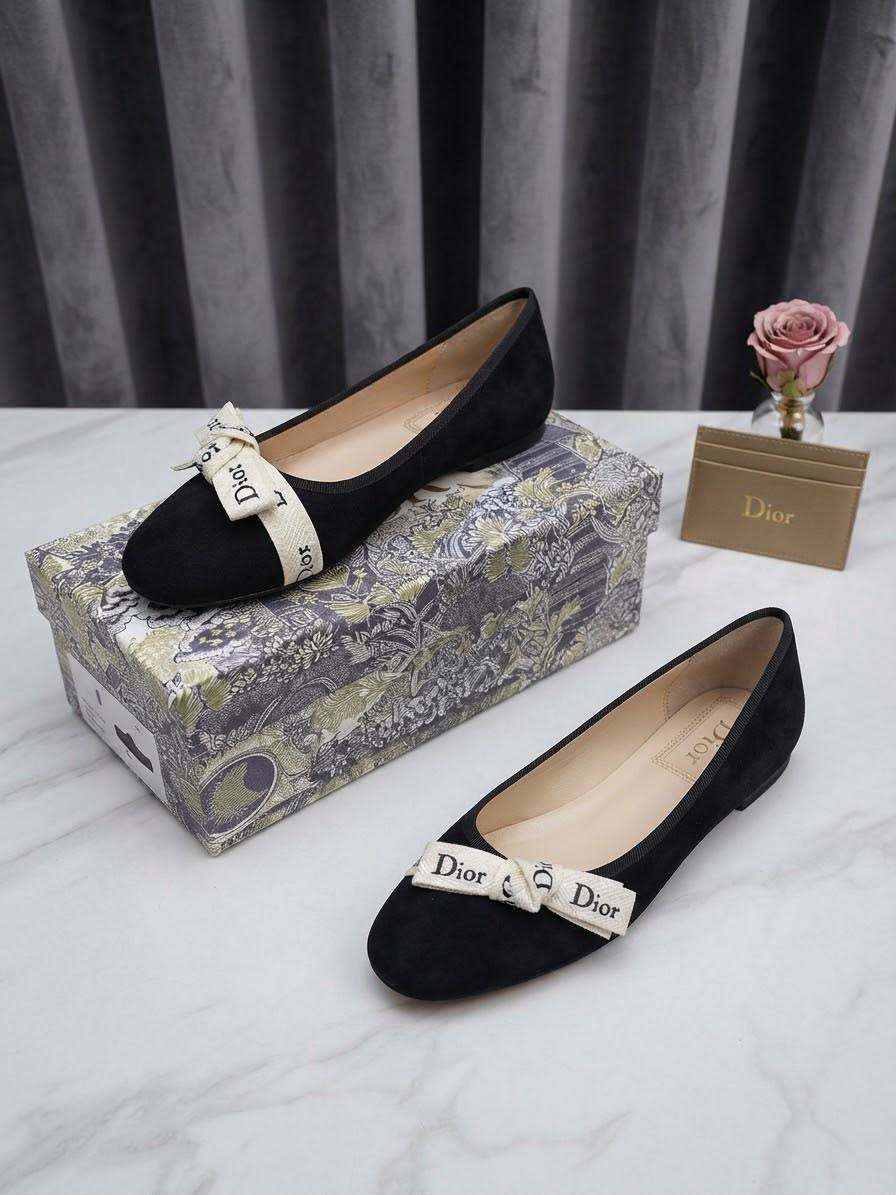 DIOR BALLERINA

GOOD QUALITY
100 dhs🇦🇪🇦🇪

36-41

Zain40
♥️♥️♥️