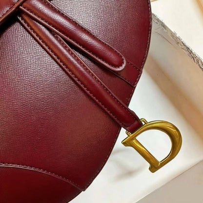 DIOR
 GOOD QUALITY 
WITH BOX
120 dhs✅

Zain295
♥️♥️♥️