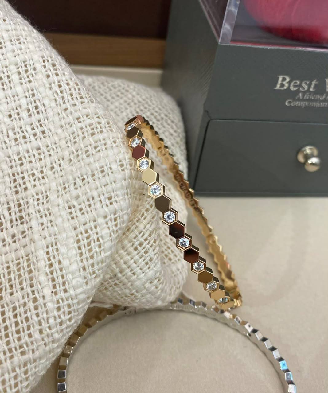 Chaomet Bangle 🦋
Master quality 

*80* AED normal box 📦

Zain48
♥️♥️♥️