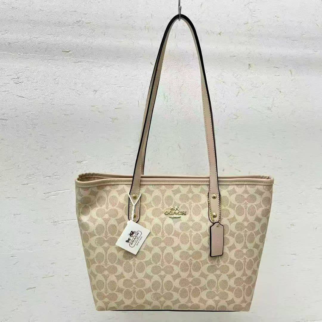 Coach

70 dhs🇦🇪🇦🇪

With zipper

Zain232
♥️♥️♥️