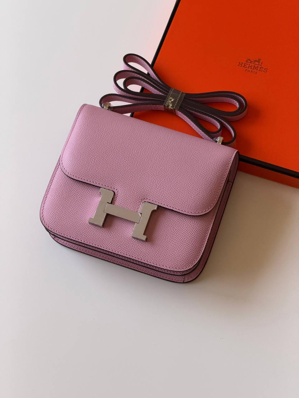 Hermes
constance 18cm💥❣️super Master quality ✅with box📦
460 dhs✅

Zain52
♥️♥️♥️