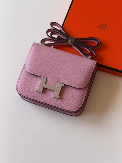 Hermes
constance 18cm💥❣️super Master quality ✅with box📦
460 dhs✅

Zain52
♥️♥️♥️