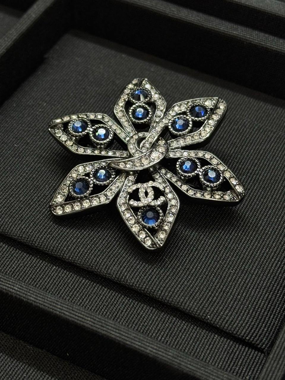 Master Brooch 
60 dhs🪙💕

Zain89
♥️♥️♥️